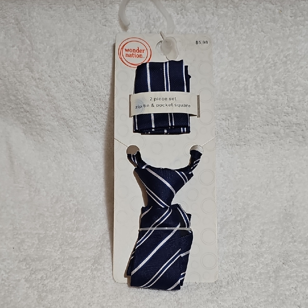 Wonder Nation Boys 2 Piece Set Zip Tie and Pocket Square Blue New